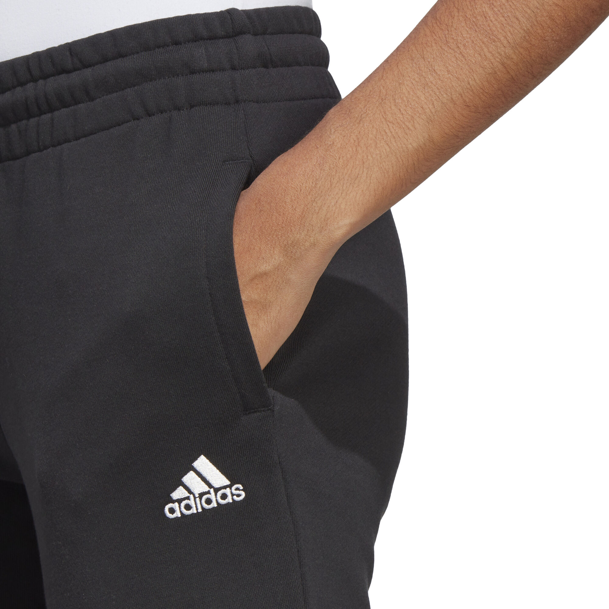 adidas Sportswear ESSENTIALS LINEAR - Sports shorts - black/white