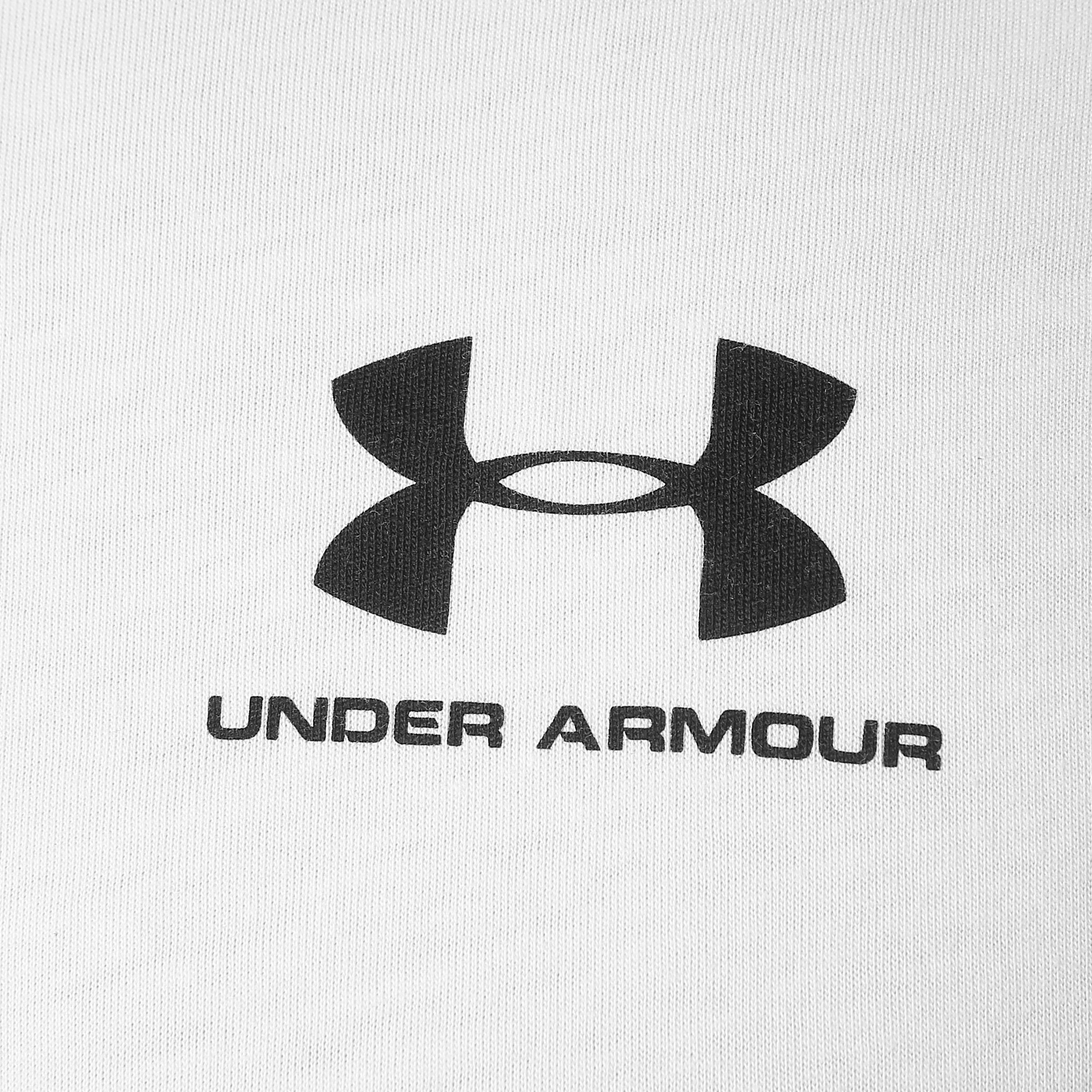 Under armour logo on best sale left chest