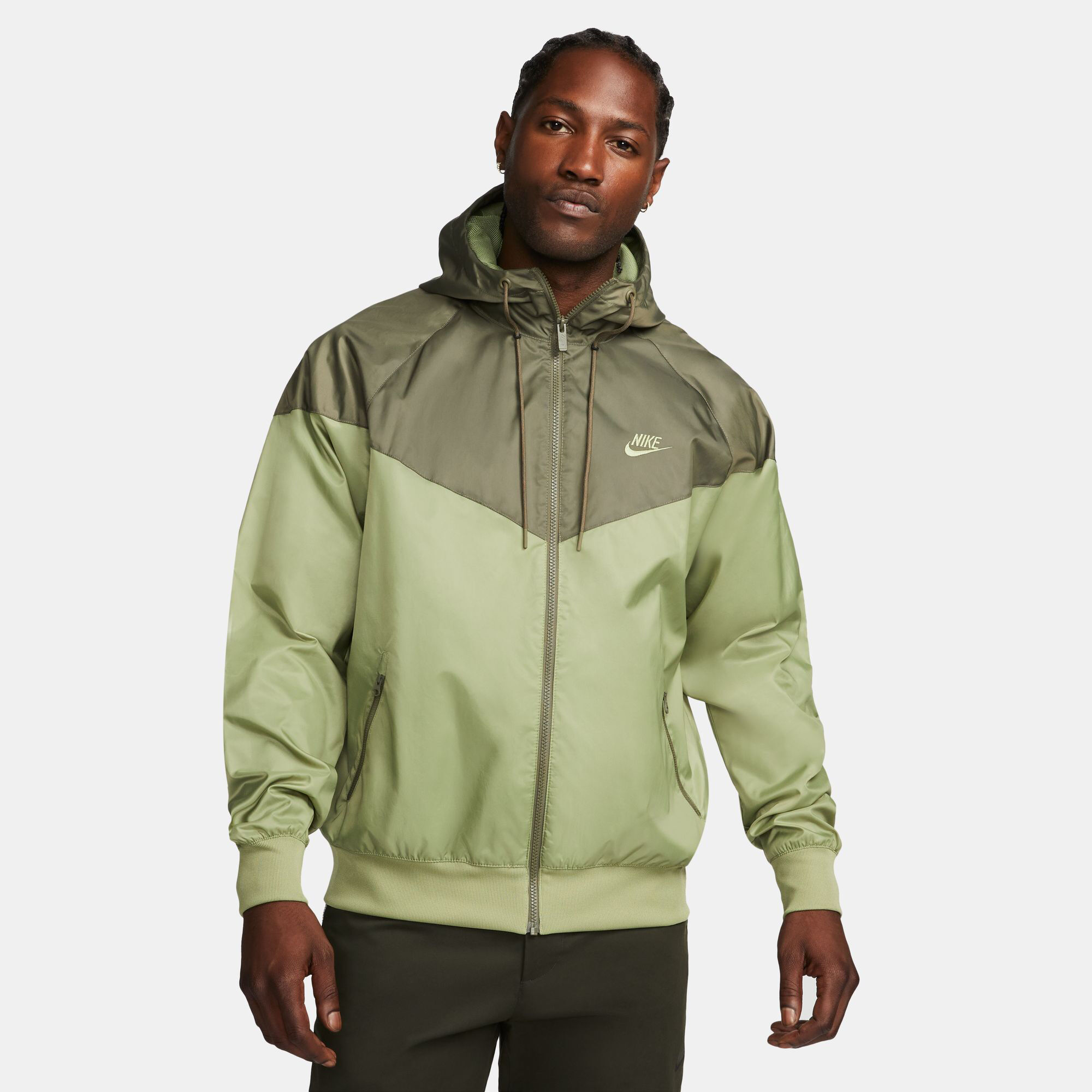 Buy Nike Heritage Essentials Windrunner Training Jacket Men Green Olive online Tennis Point COM