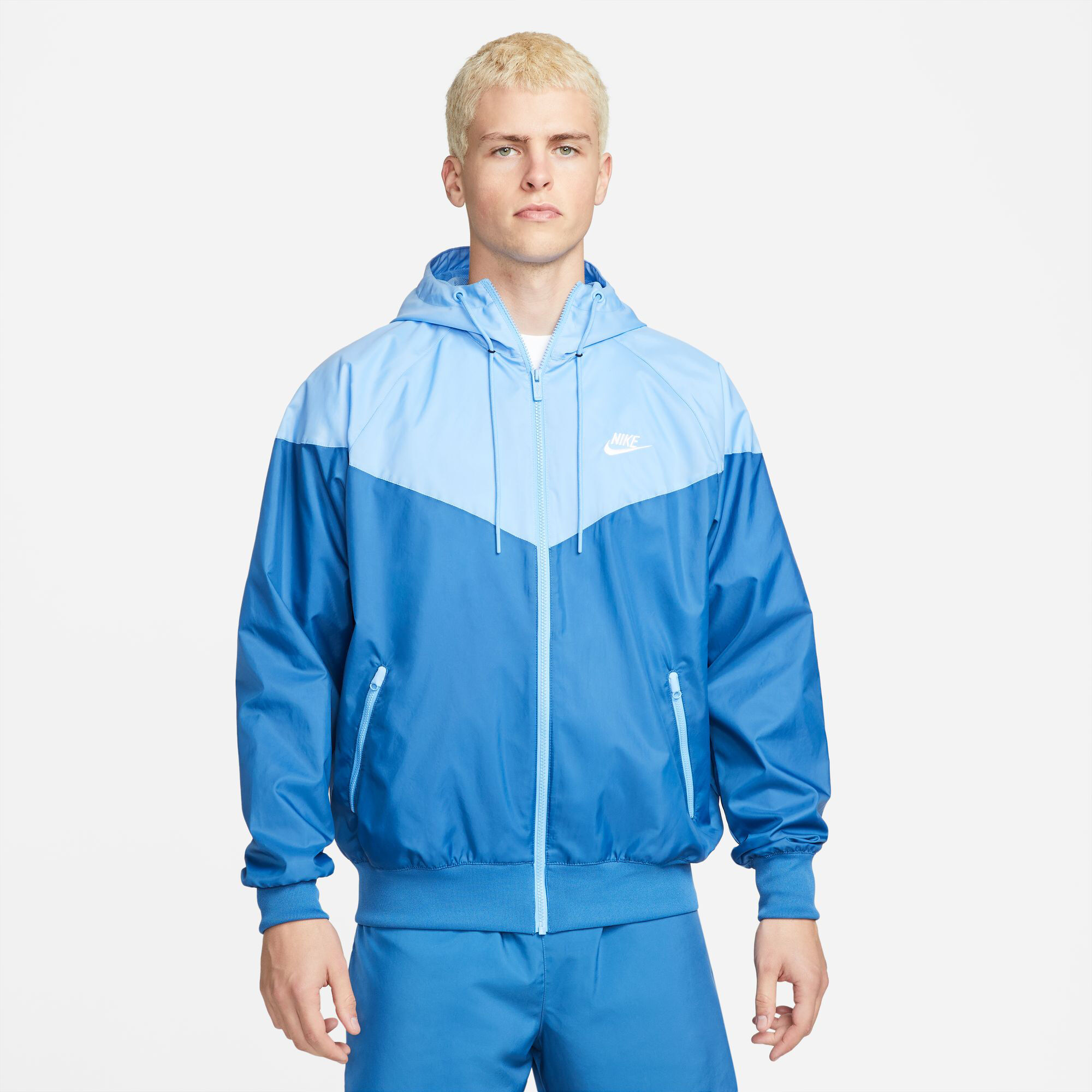 Nike tennis hot sale lightweight windrunner jacket