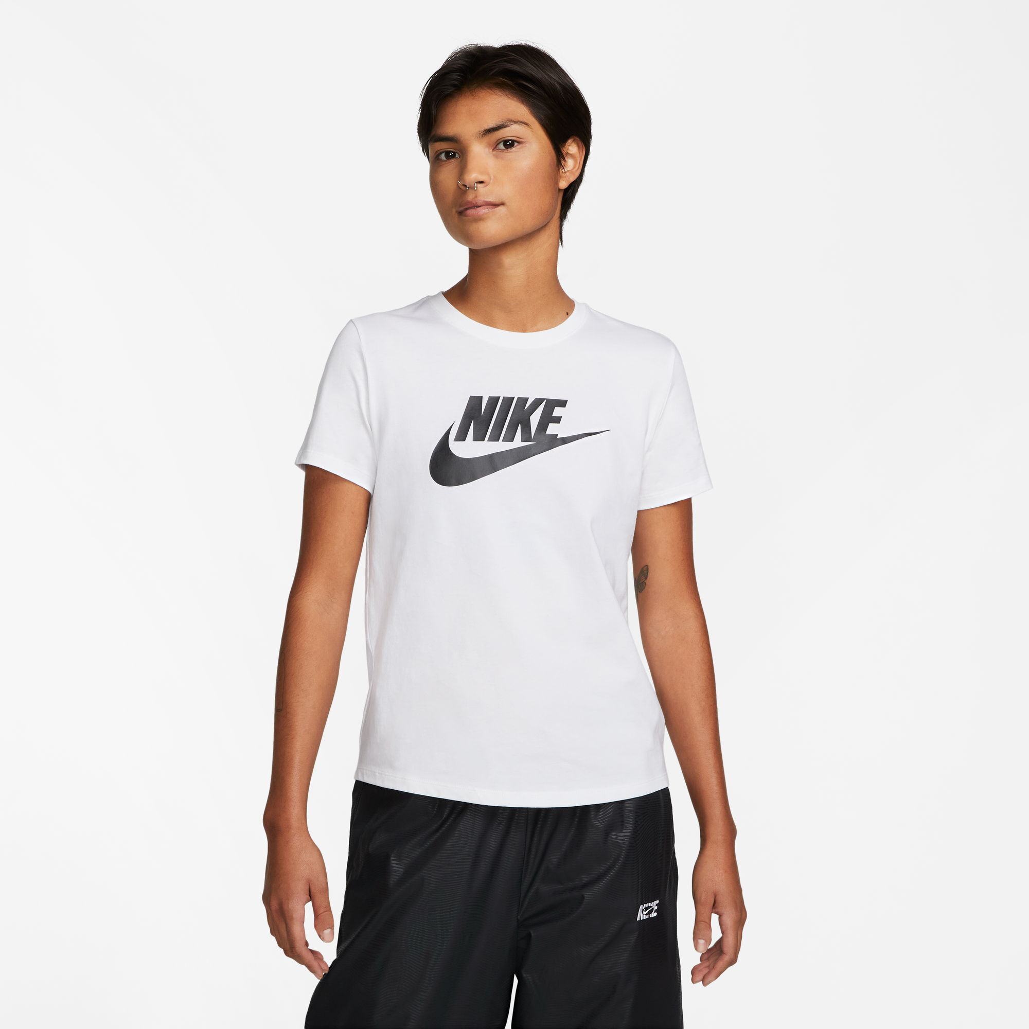 ★Nike★ Sportswear Premium Essential T-shirt M White Black Nike Premium Essential t-shirt in white | ASOS