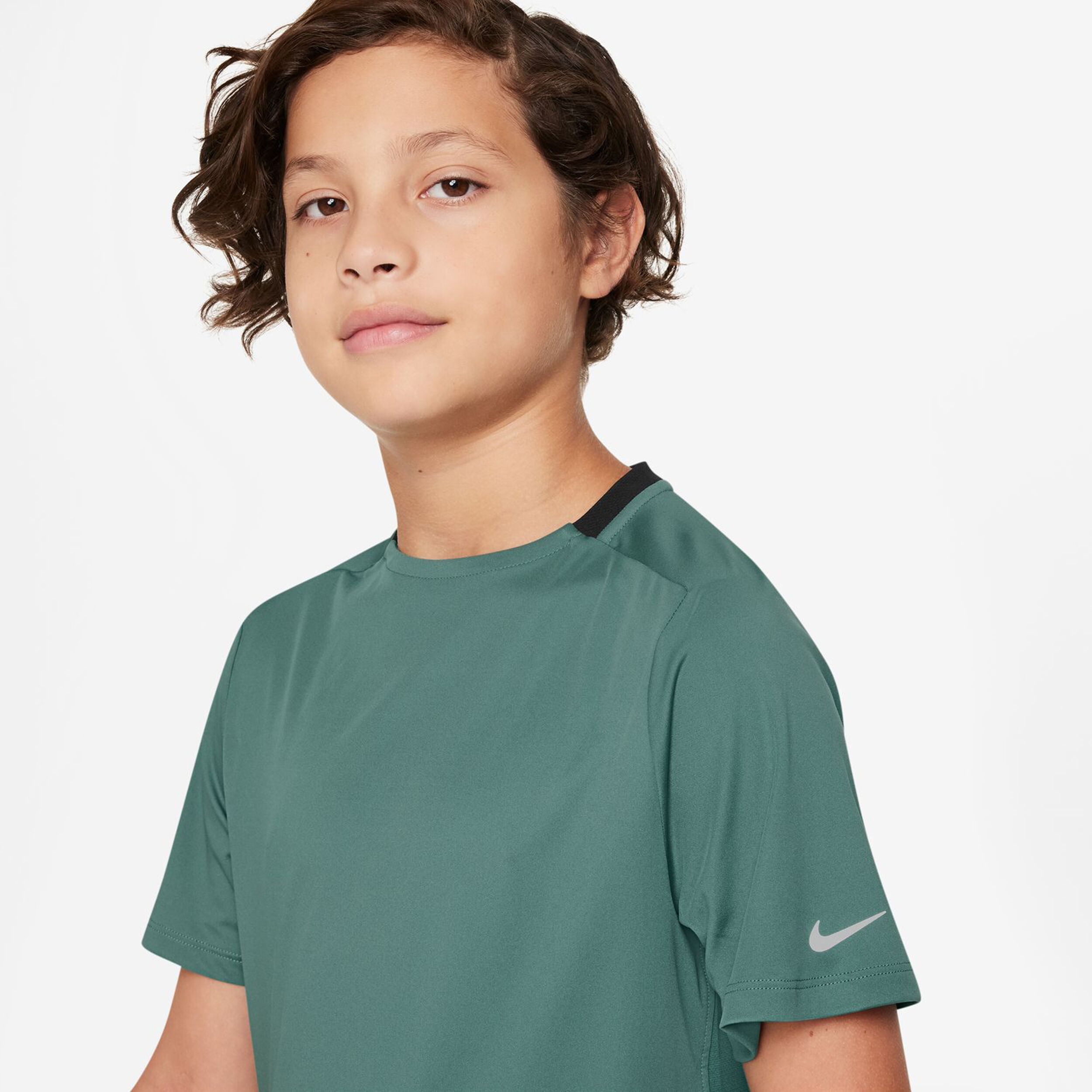 Buy Nike Dri Fit Multi Tech T Shirt Boys Green online Tennis Point COM