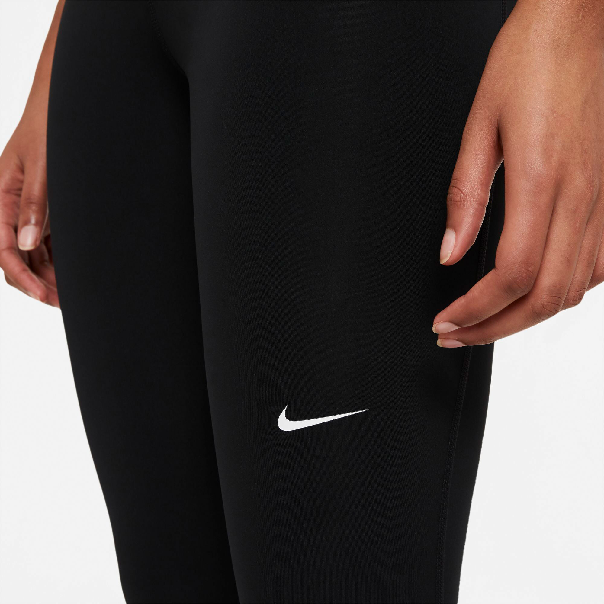 Buy Nike Pro 365 Tight Women Black White online Tennis Point COM