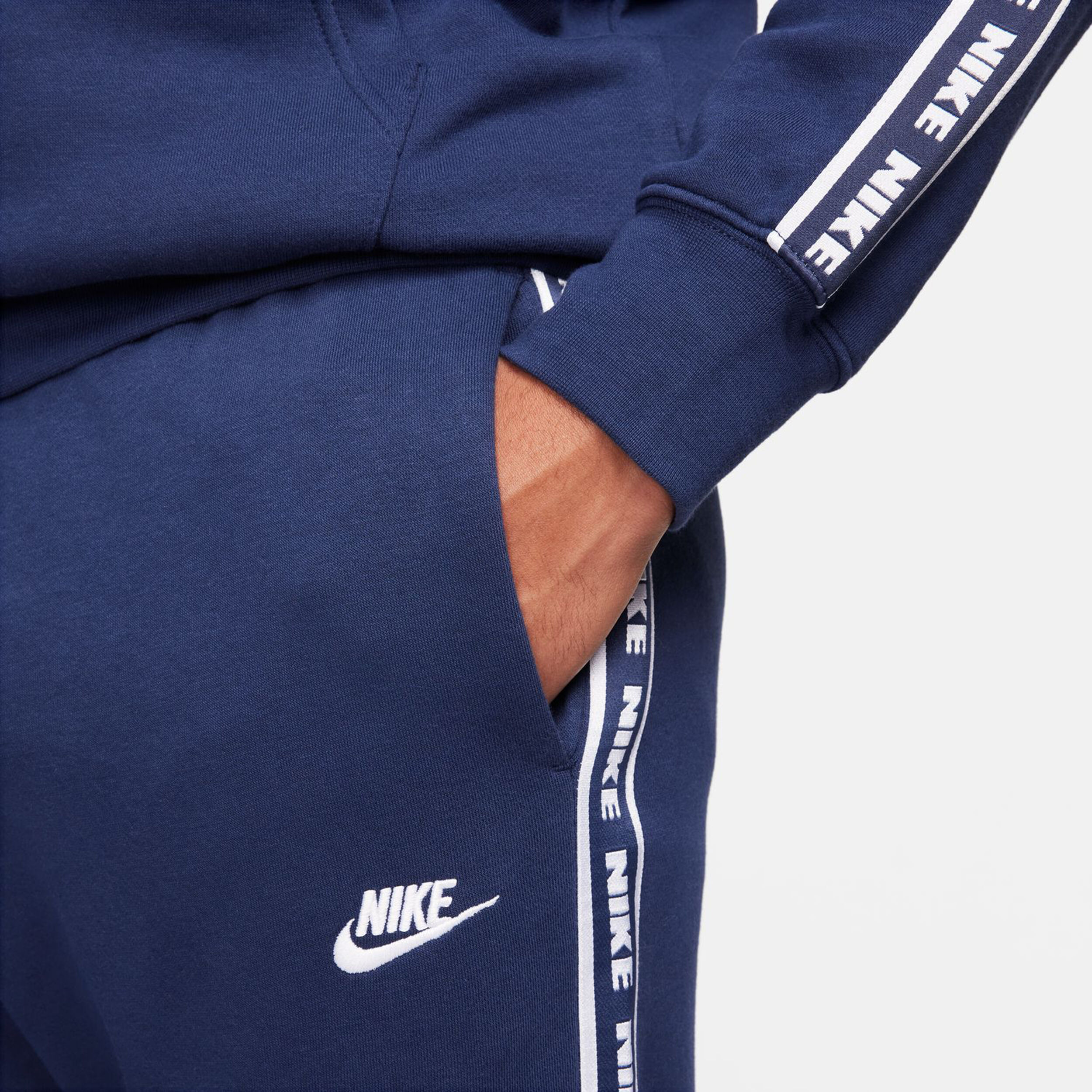 Buy Nike Club Fleece GX Tracksuit Men Dark Blue White online Tennis Point COM