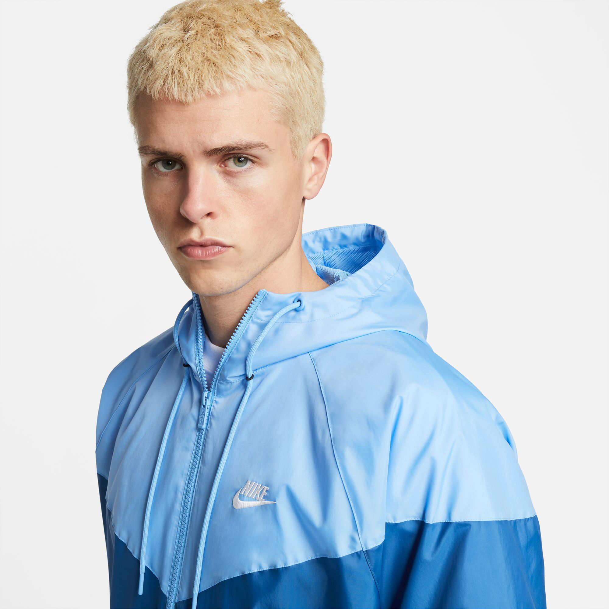 Nike tennis hotsell lightweight windrunner jacket